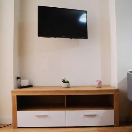 Megi's Modern Apartment